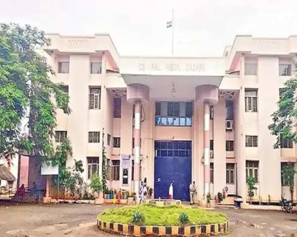 సెంట్రల్ జైల్లో సెల్ఫోన్ కలకలం