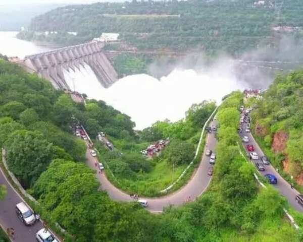 మరోసారి తెరుచుకున్న శ్రీశైలం గేట్లు