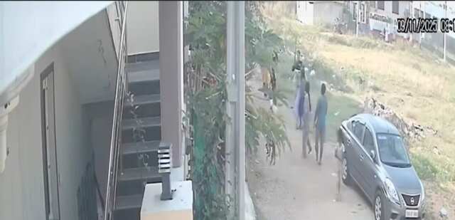 రూ. లక్ష ఇవ్వలేదని ఇంటి యజమానిపై హిజ్రాల దాడి