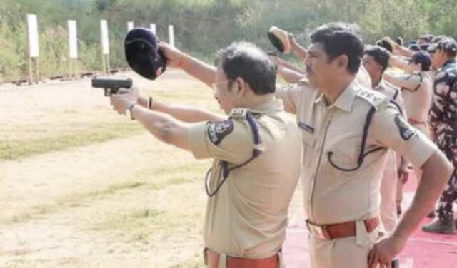 మ‌ళ్లీ తుపాకీ ప‌ట్టిన సీపీ స‌జ్జ‌నార్‌