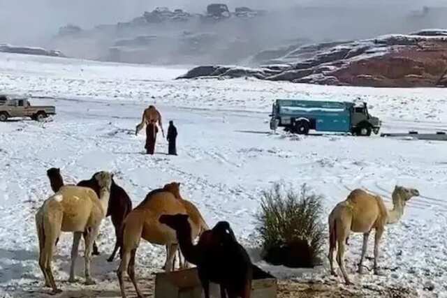 ఎడారి దేశంలో మంచు దుప్పటి