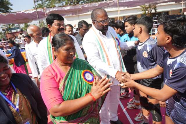 అట్టహాసంగా క్రీడా పోటీలు ప్రారంభం