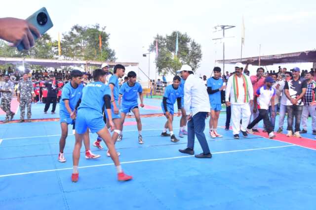 హోరాహోరీగా కబడ్డీ పోటీలు