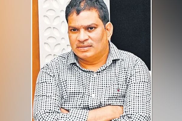 ఆఫీస్‌ సబార్డినేట్ ఇంట్లో రూ.50 కోట్ల ఆస్తులు