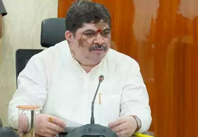 హాల్ టికెట్ చూపిస్తే కోరిన చోటు బస్సు ఆపండి