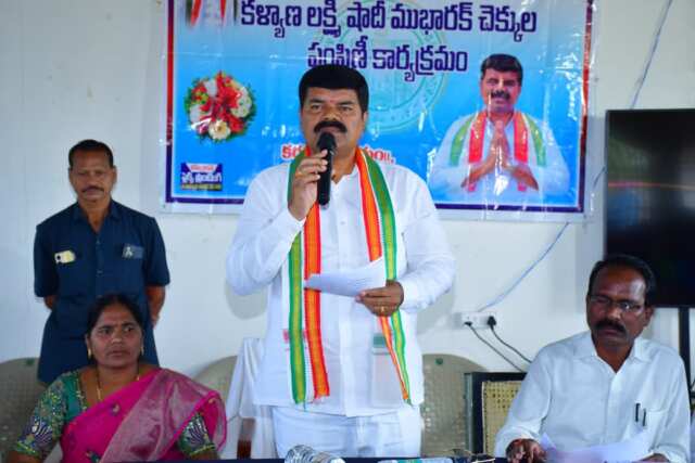 ఎమ్మెల్యే చేతుల మీదుగా కళ్యాణ లక్ష్మి చెక్కుల పంపిణీ