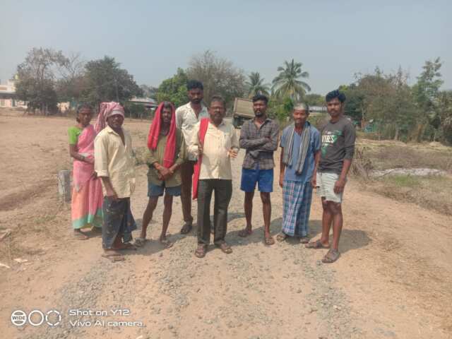 మా గ్రామానికి రోడ్డు వేయండి..!