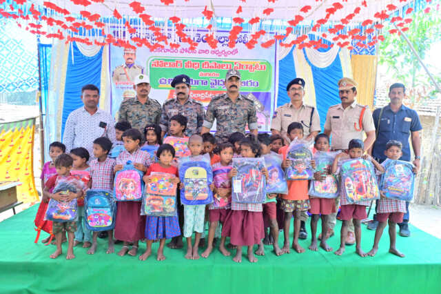 పోలీస్ శాఖ ఆధ్వర్యంలో ఆదివాసీలకు వైద్య శిబిరం.