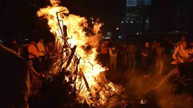 అసలెవరి హోలికా ?  కామ దహనం ఎందుకు చేస్తారంటే?