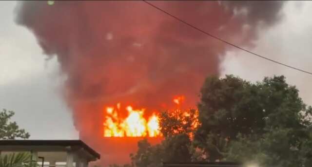 కాలిపోయిన 4,000 ఈవీఎంలు