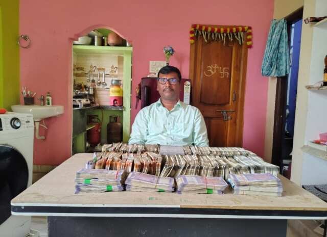 లంచం తీసుకుంటూ ఏసీబీకి చిక్కిన మున్సిపల్ ఏఈ