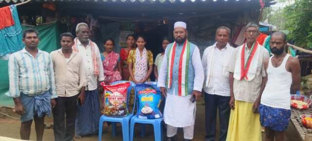 మృతుడి కుటుంబానికి బియ్యం అందజేత