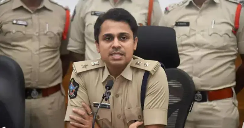 సౌజన్యపై మతం మారాలని సాధిక్ ఒత్తిడి చేశాడు: ఎస్పీ