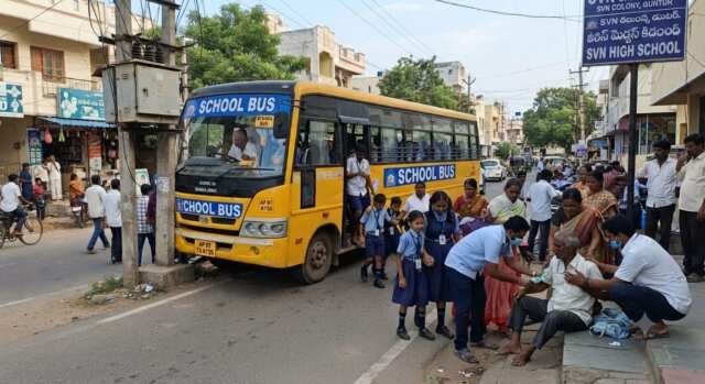 పాఠశాల బస్సు కు తప్పిన పెను ప్రమాదం