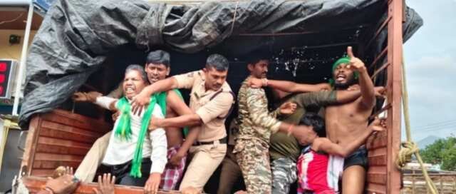 పాడేరు ఐటిడిఎ వద్ద ఉద్రిక్త